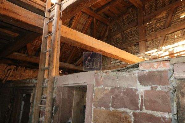 großer Gebäudekörper zum Ausbau