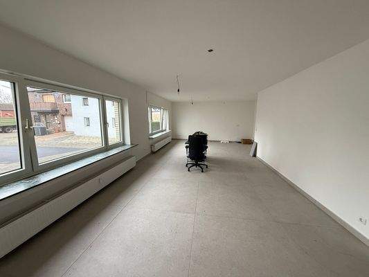 Geräumiges Wohnzimmer