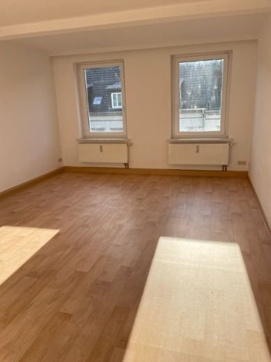 HELLE DG-WOHNUNG MIT  BALKON UND PKW-SP DIREKT AM BRÜHL