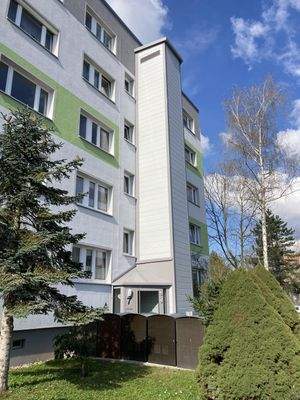 G.-Mahler-Str. 7 Eingang mit Aufzug