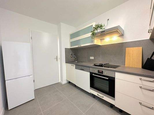 Moderne Küche mit Geräten