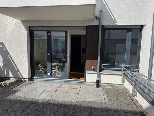 Terrasse und Eingang Wintergarten Wohnung