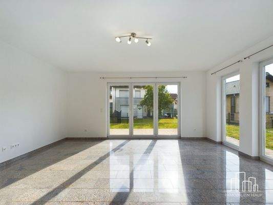 CAM02839G0-PR0162-STILL008