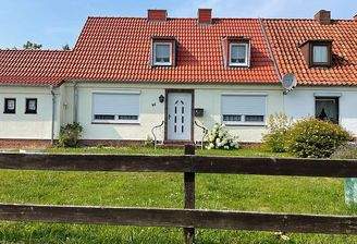 Hausansicht von der Straße aus