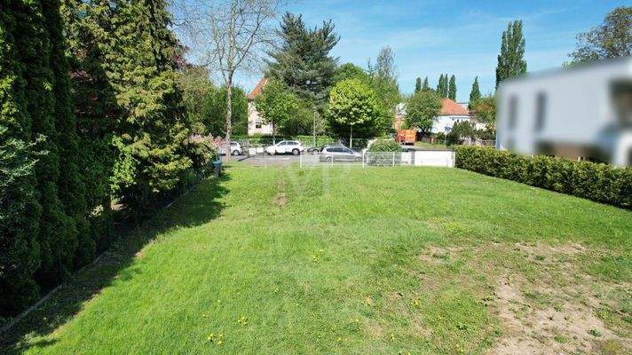 Blick aus dem Grundstück