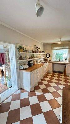 Küche inkl.mit Zugang zum HWR u.Garten