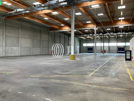 Innenansicht Halle-JLL