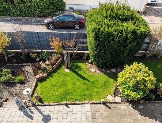 Hof I - (KI generiert)