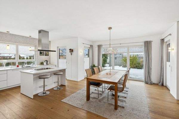 offene Küche mit Essbereich 