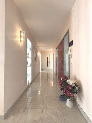 EG Eingangsflur mit Aufzug