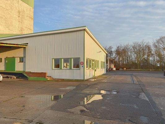 Bürotrakt mit Waage (50 to)