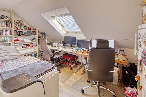 Arbeits-/Schlafzimmer 