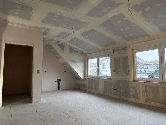 Hohe Decken, viel Licht, Abstellraum