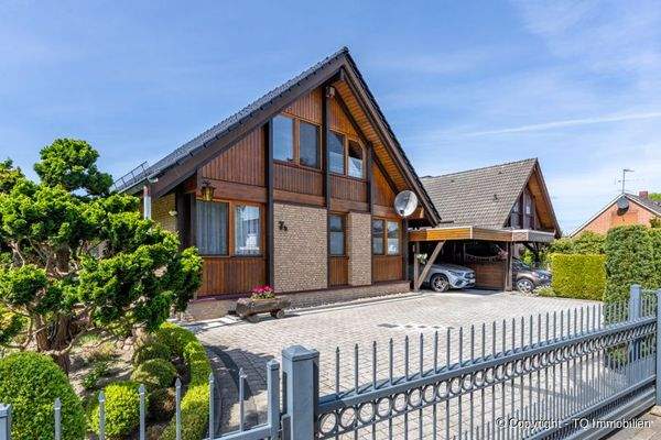 Zufahrt mit elektronischem Tor