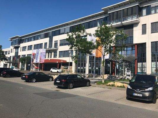 Aussenbereich mit Stellplätzen