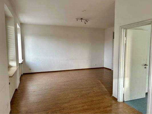 Wohnen mit Balkon im OG