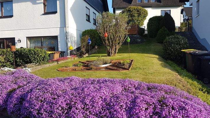 Garten rechte Hausseite