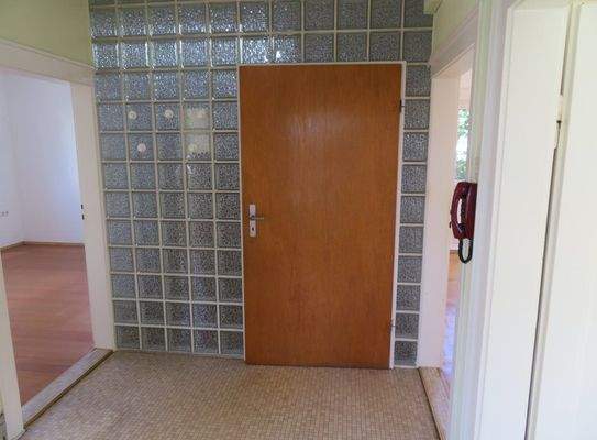 16-Erdgeschoss Flur+Blick Schlafen.JPG