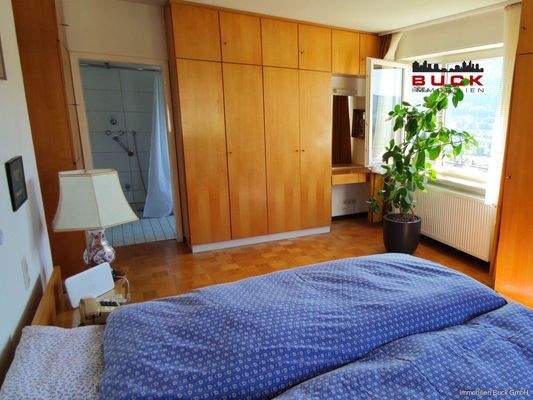 Erdgeschoss Schlafzimmer Blick Richtung Bad