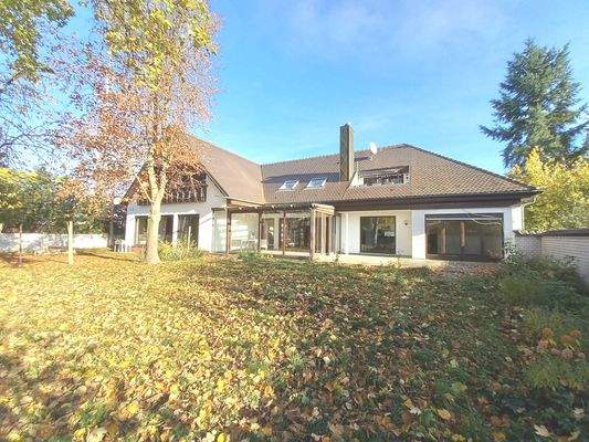 Hinteransicht mit Gartenanteil