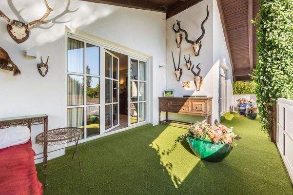 Südbalkon mit Zugang zum Schlafzimmer