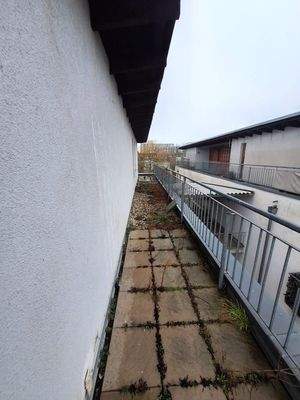 Umliegender Balkon 2