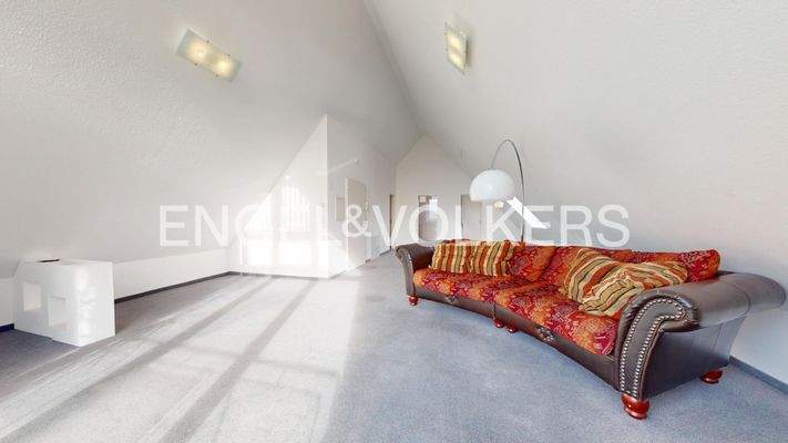 Wohn-, Ess- und Schlafzimmer