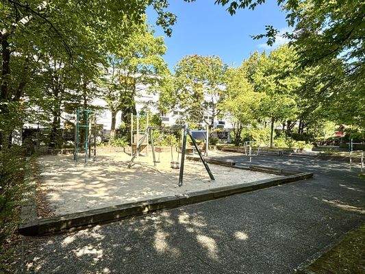 Blick in den Innenhof/ Privatspielplatz