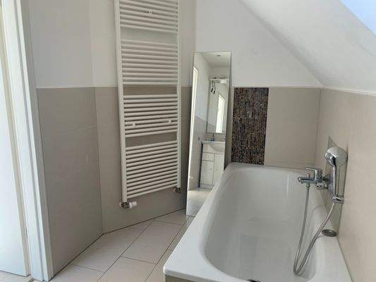 Bad Obergeschoss (2)