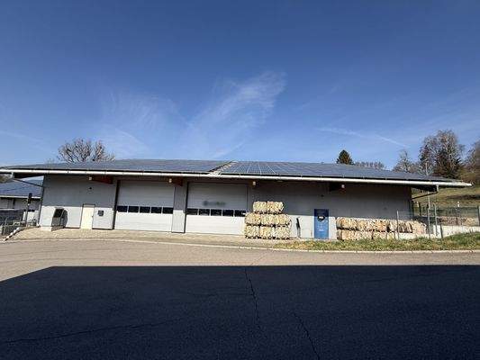 Großzügige Gewerbehalle