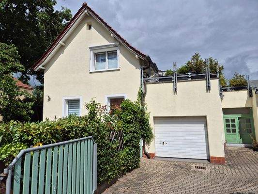 Wohnhaus mit Garage.jpg