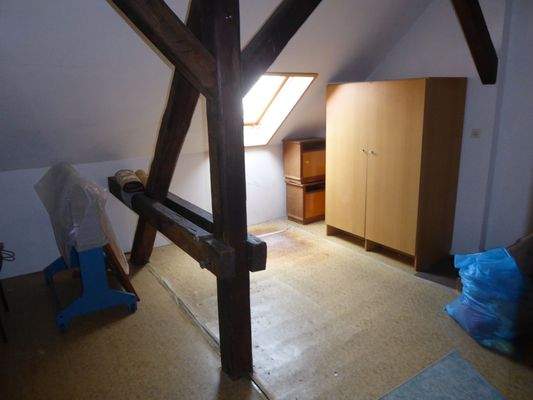 Zimmer zum Ausbau in der Mansarde