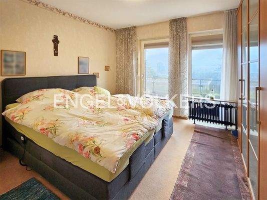 Schlafzimmer im EG mit Balkonzugang