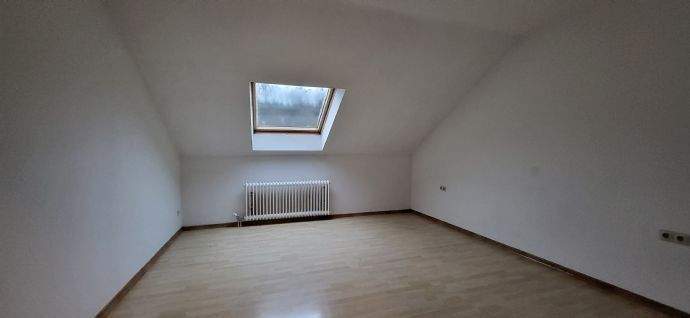 geräumiges Schlafzimmer