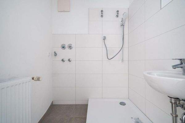 Modernes Badezimmer