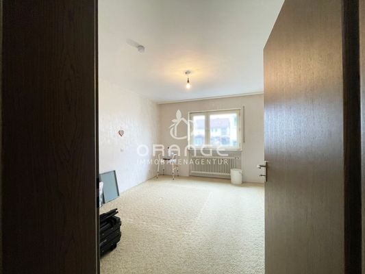 Das erste der beiden Schlafzimmer im EG