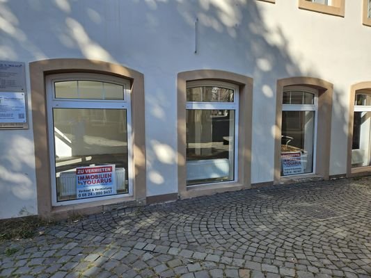 EG: Ladenlokal ca. 220 m² zu vermieten