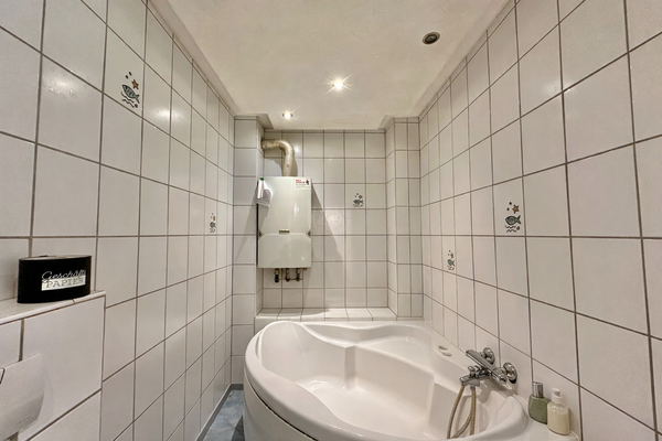 Badezimmer,Eckbadewanne