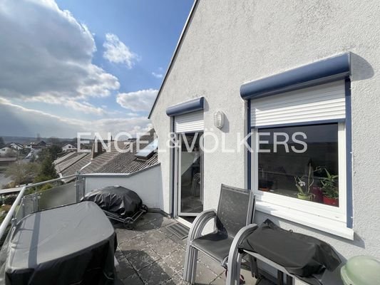 Großzügiger Balkon in Südausrichtung