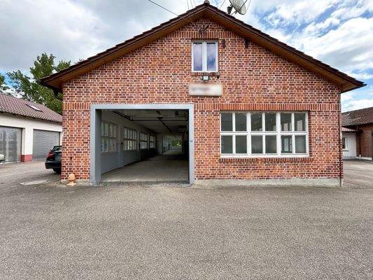 Halle 1 (links): Einfahrt