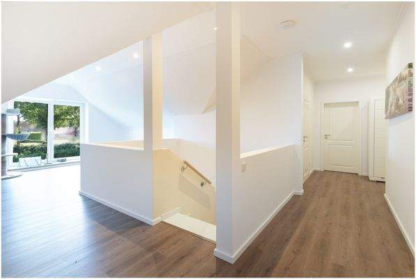 Treppenaufgang Flur 1. OG