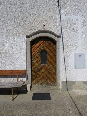 Hauseingang mit Graniteinfassung  