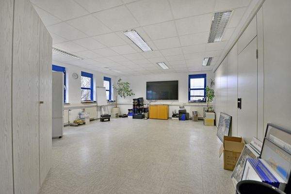 3-3758 - Besprechungsraum 2