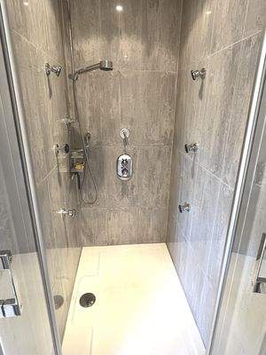 Mit einer schönen Dusche