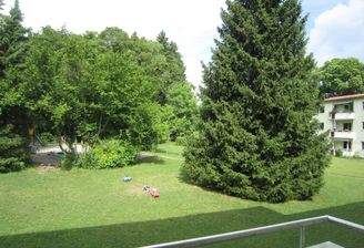 Blick vom Balkon Richtung GrünanlageDAD064.jpeg