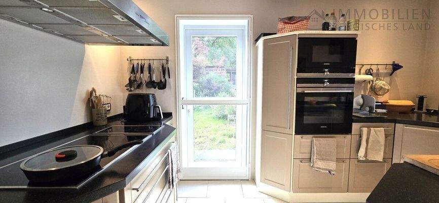 Küche mit Zugang Terrasse