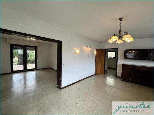 Wohnzimmer mit Esszimmer