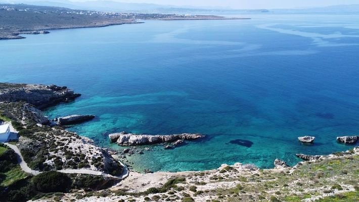 Kreta, Chorafakia Chania: Grosses Grundstück direkt am Meer mit unvergleichlichem Meerblick zu verkaufen