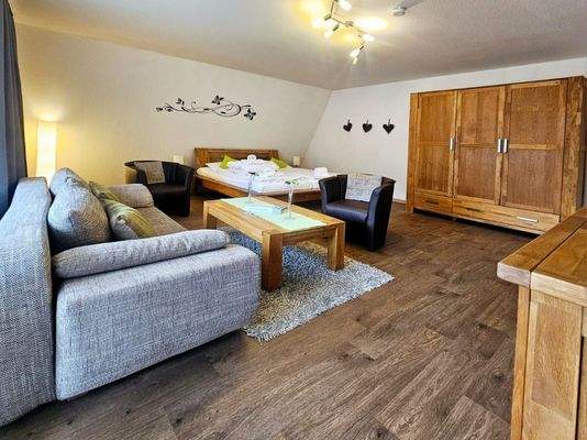 Wohn- und Schlafzimmer