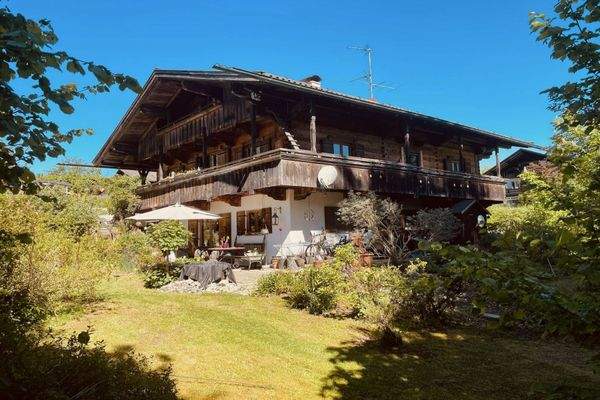 Außenansicht mit Garten